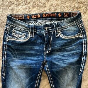 Rock Revival, Ena Skinny.